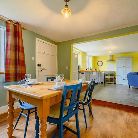 2 Bed In Oc-87227 Holiday home *